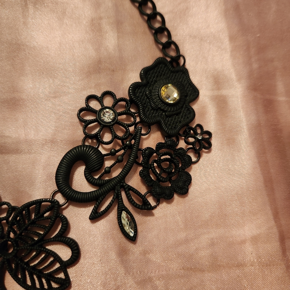 Nwt statement necklace - Picture 5 of 7